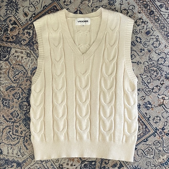 Vigoss Sweaters - Vigoss Women's V-Neck Cable Knit Sweater Vest - Cream